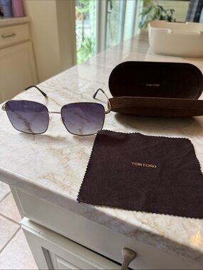 Tom Ford TF894-K 05B 59-17 square wire frame sunglasses. Excellent condition.